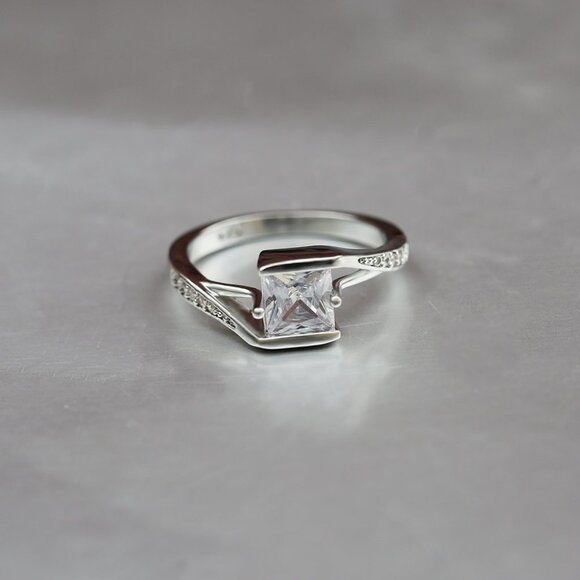 🎀Twisted Dainty Pure Princess Cut Gemstone CZ Rings for Women, EVGG1535 - Picture 7 of 7